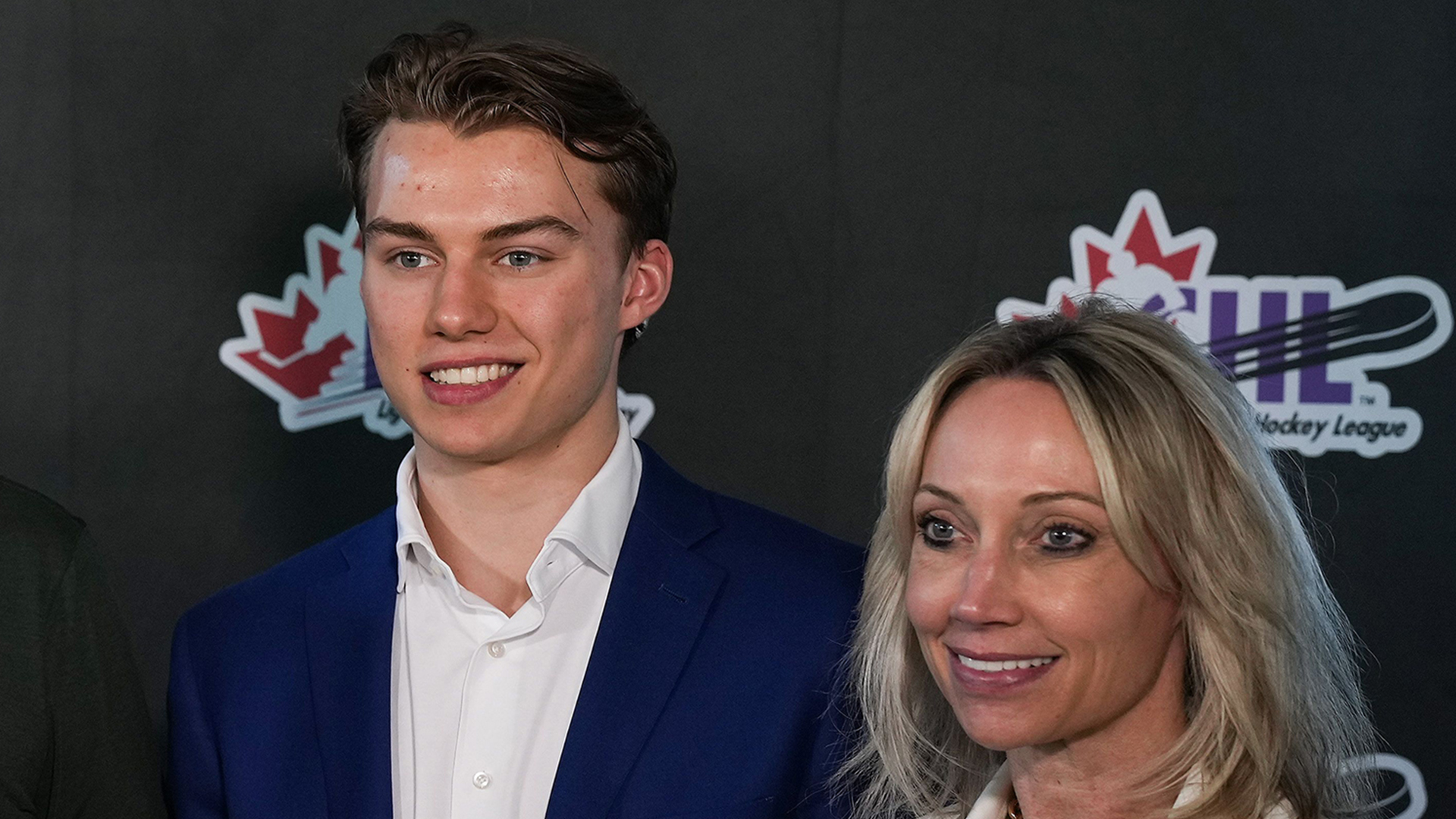connor bedard mom melanie bedard